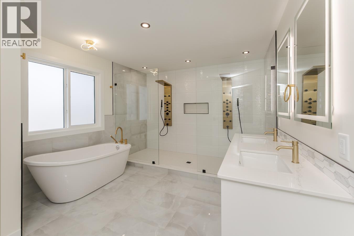 Photo 19 of 41 — 3936 ESTABROOK COURT · Prince George, BC