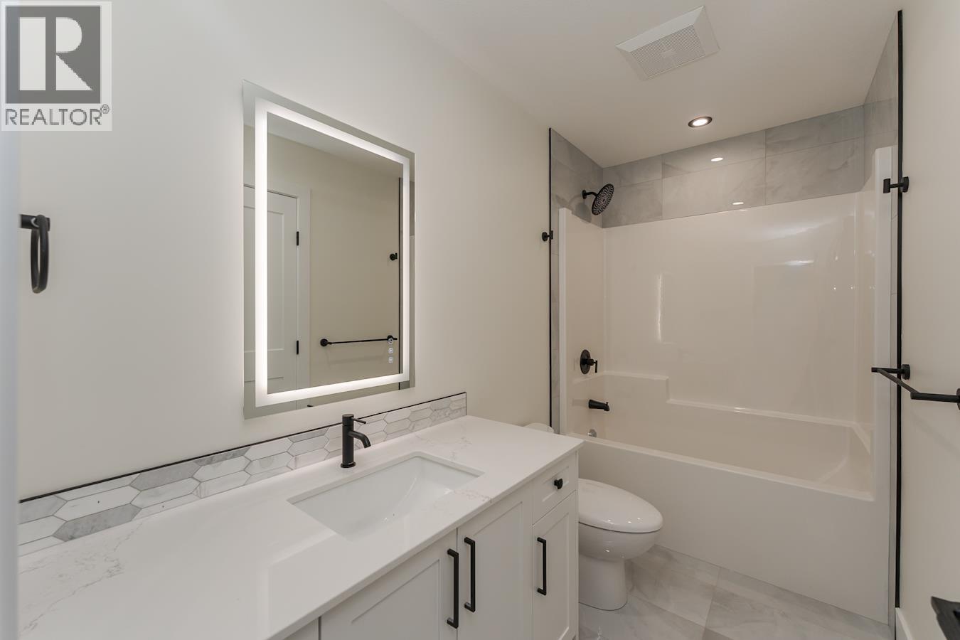 Photo 24 of 41 — 3936 ESTABROOK COURT · Prince George, BC