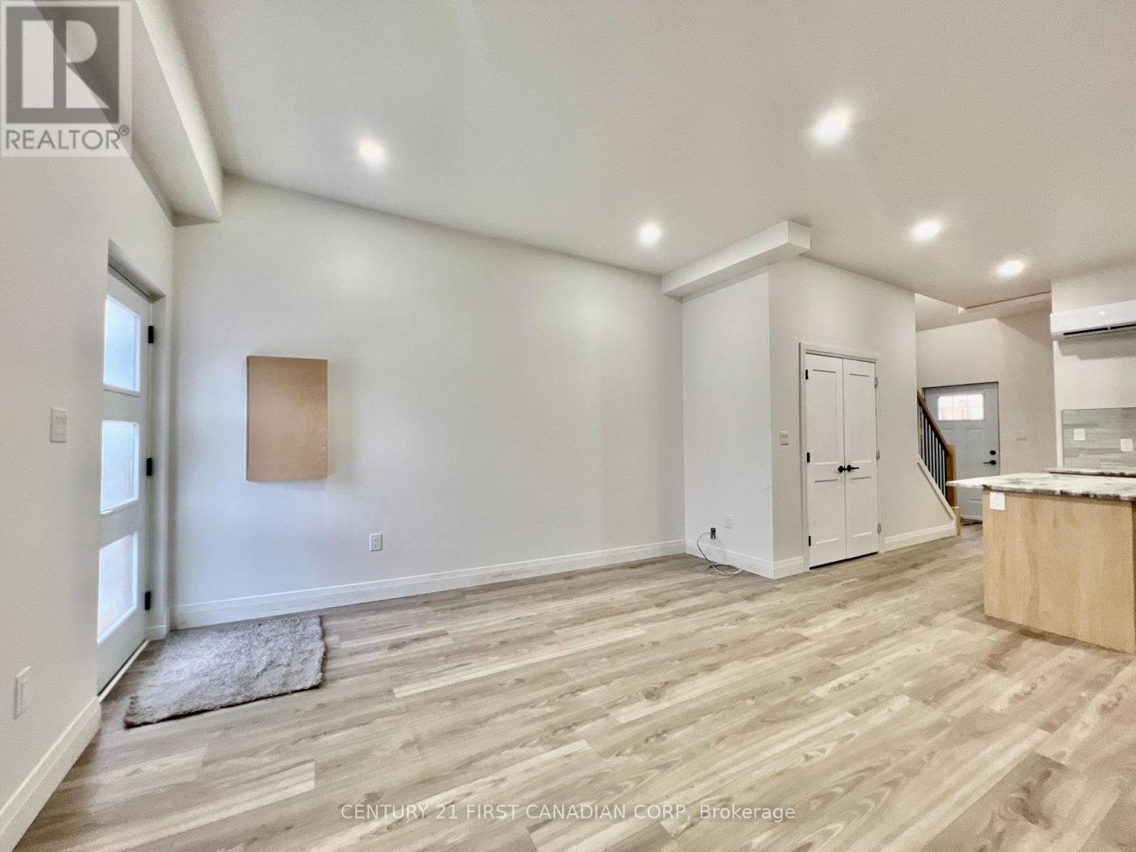 #2 166 Central Avenue, London East (East F), Ontario, N6A1M7, London East (East F), Ontario — photo 3 of 5