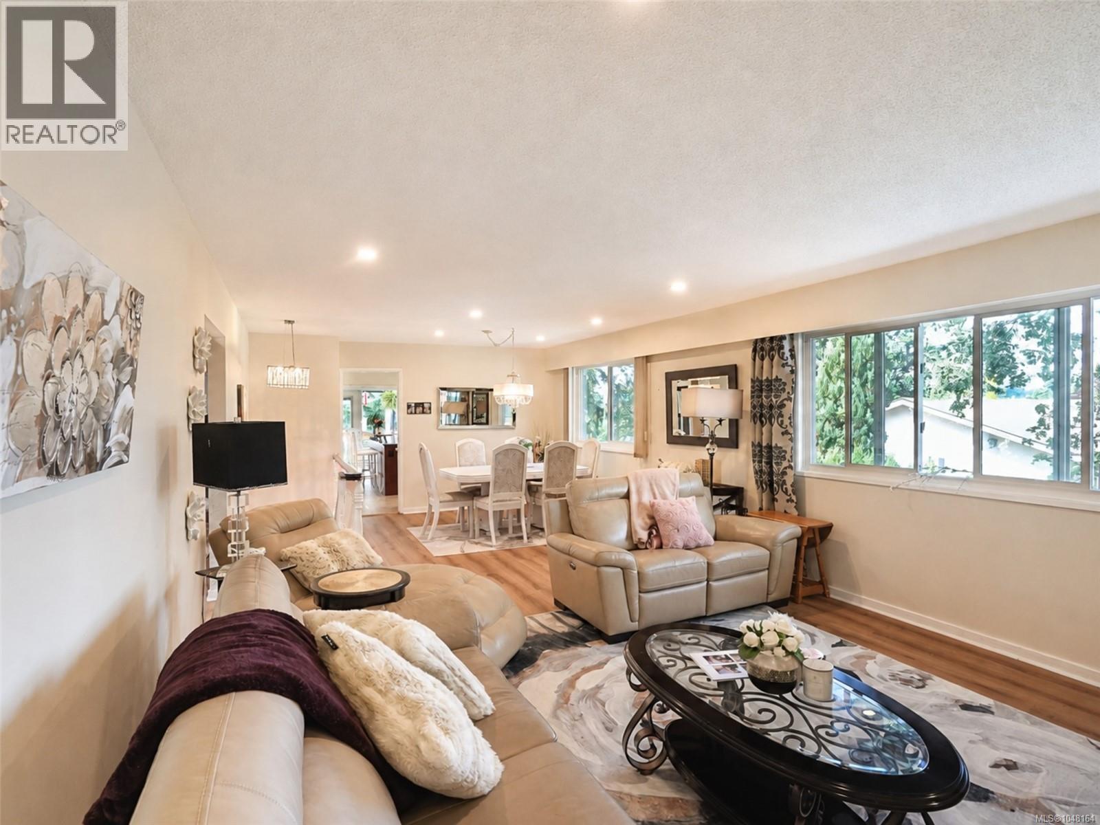 904 Rankin Rd, Esquimalt