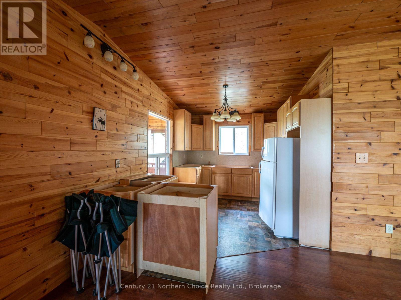 JO153 SHOAL LAKE ISLAND - 24