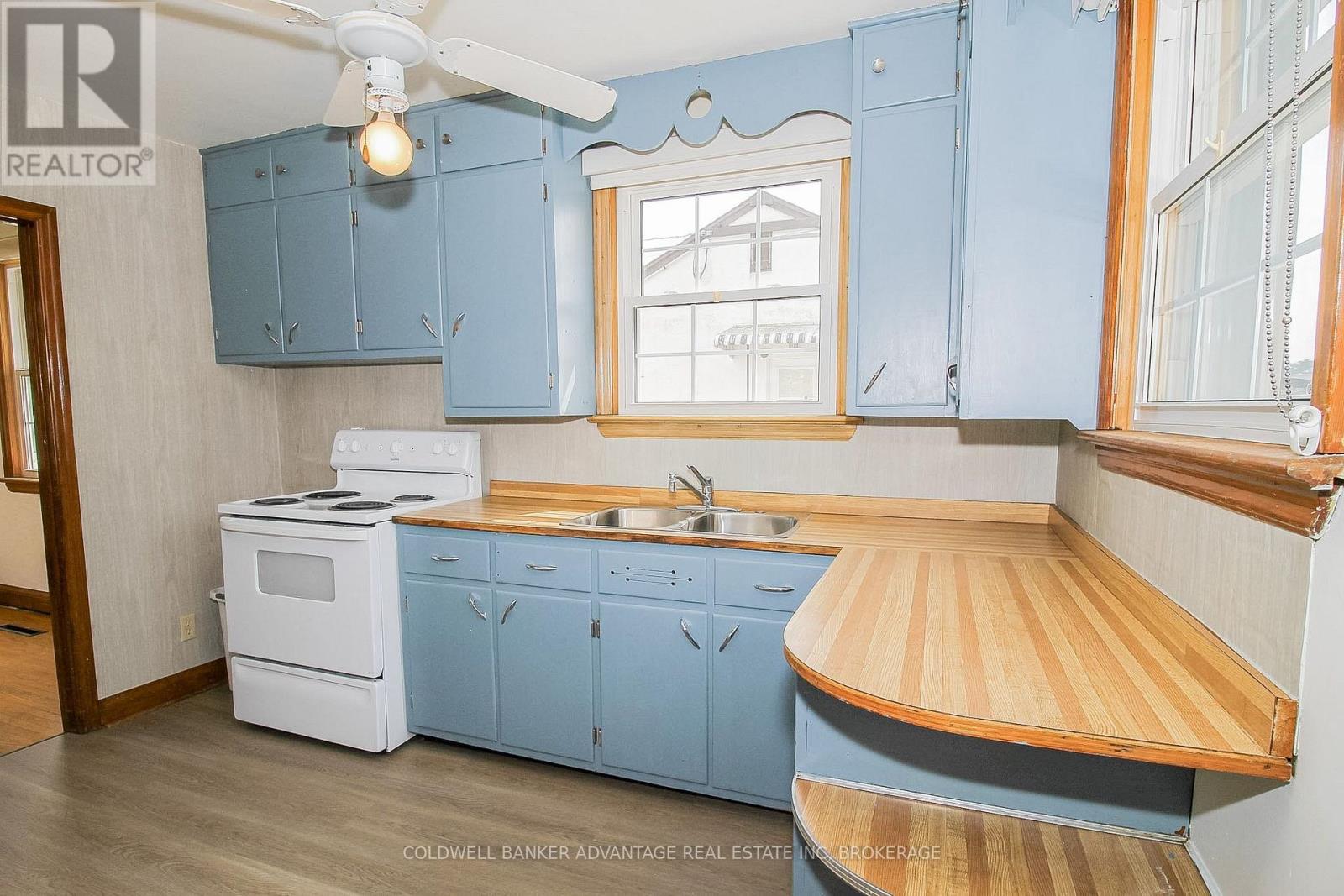 28 MARSHALL AVENUE - Image 11