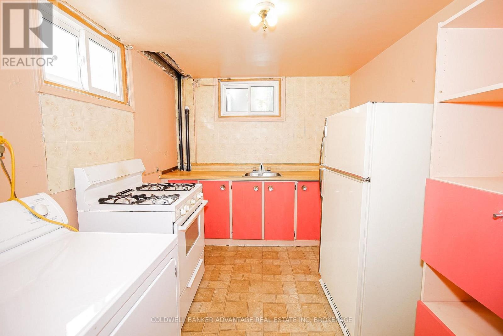 28 MARSHALL AVENUE - Image 21