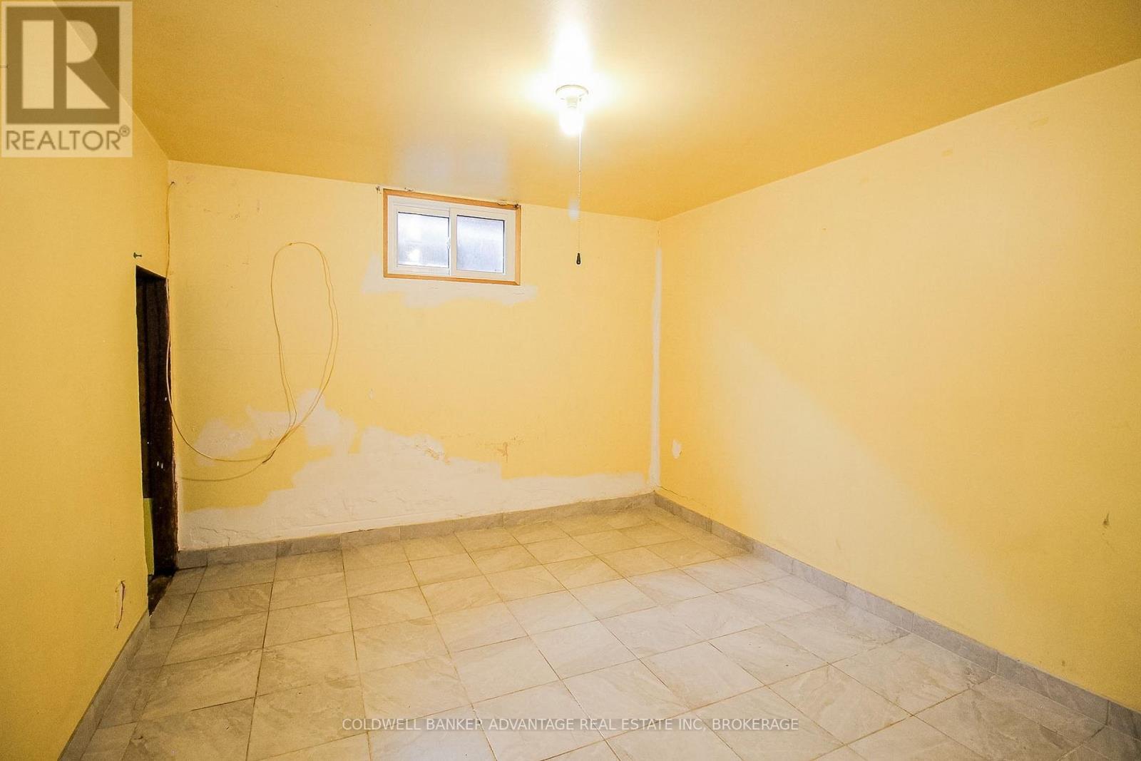 28 MARSHALL AVENUE - 26
