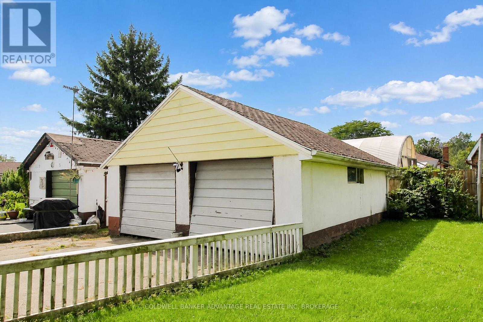 28 MARSHALL AVENUE - Image 33