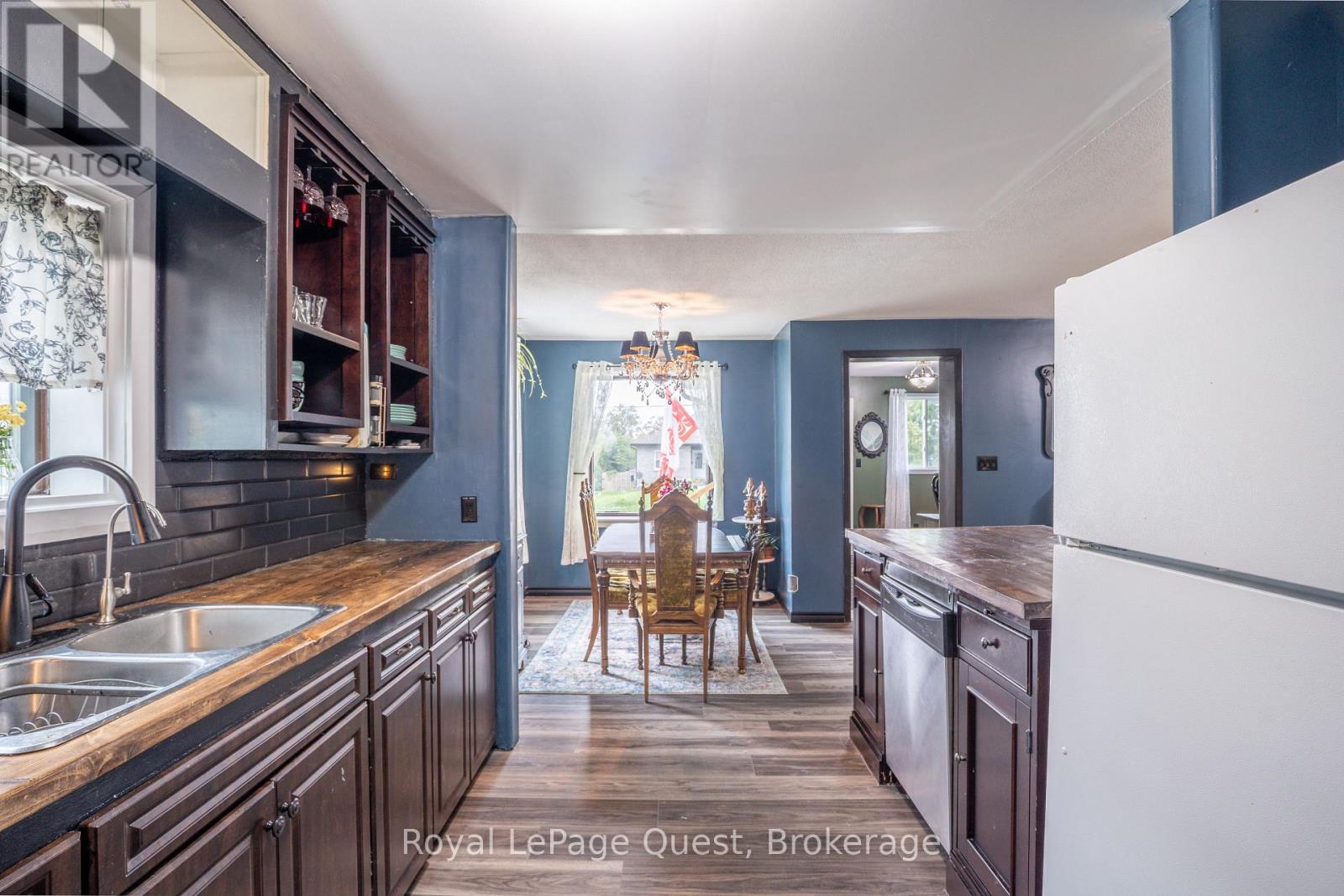 22 CREIGHTON STREET S - 12