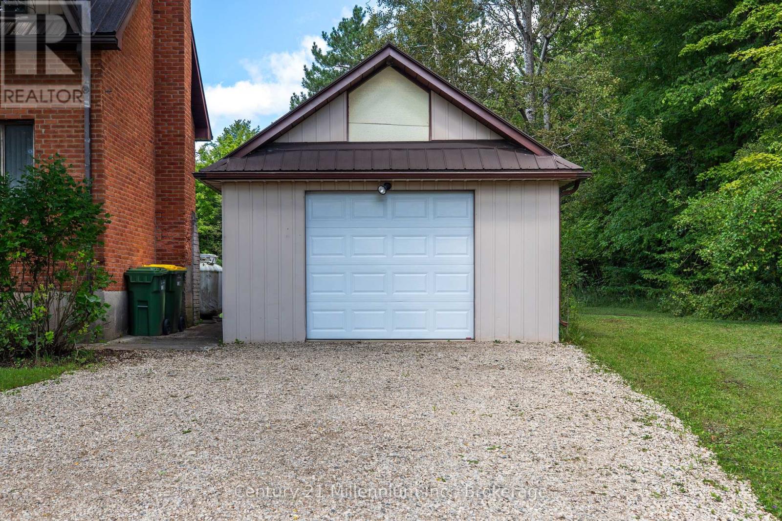 425005 IRISH LAKE ROAD - 48