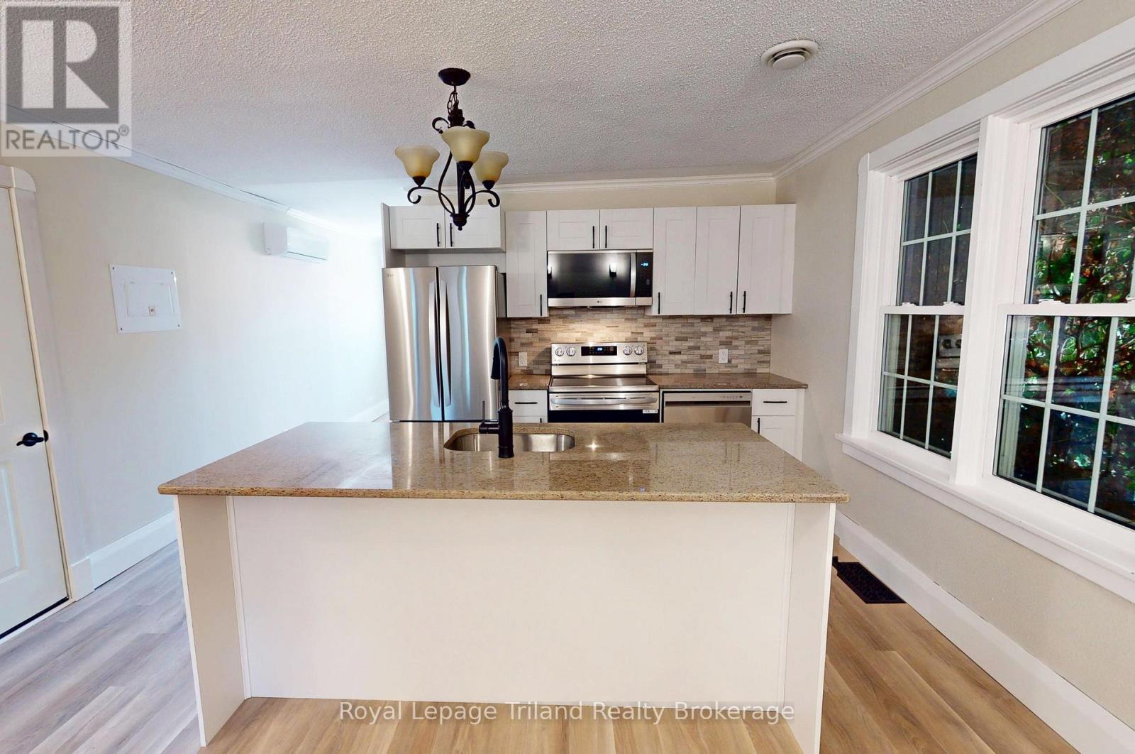 #4 145 Vansittart Avenue, Woodstock (Woodstock - North), Ontario, N4S6E5, Woodstock (Woodstock - North), Ontario — photo 4 of 5