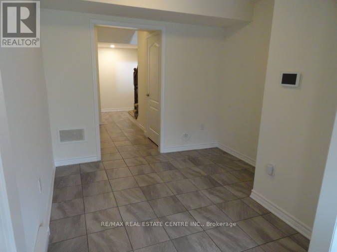 1084 Silk Street, Pickering, Ontario, L1X0E8, Pickering, Ontario — photo 4 of 5