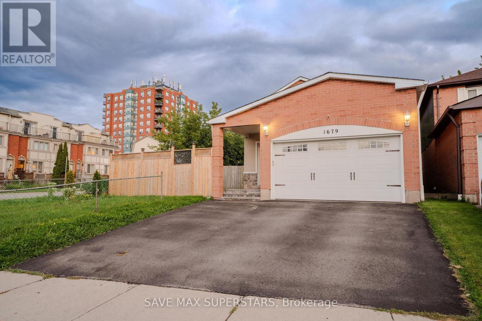 1679 Portland Court, Pickering (Village East), Ontario, L1V5L5, Pickering (Village East), Ontario — photo 2 of 5