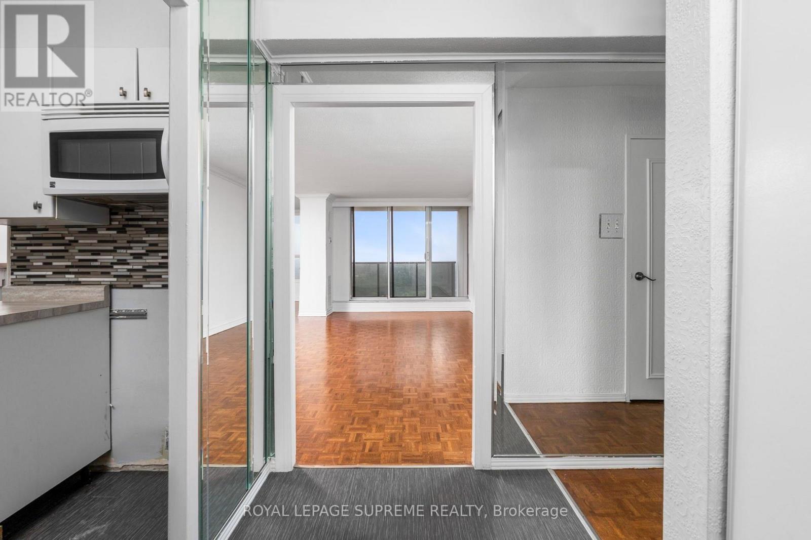 #2409 85 EMMETT AVENUE - 3