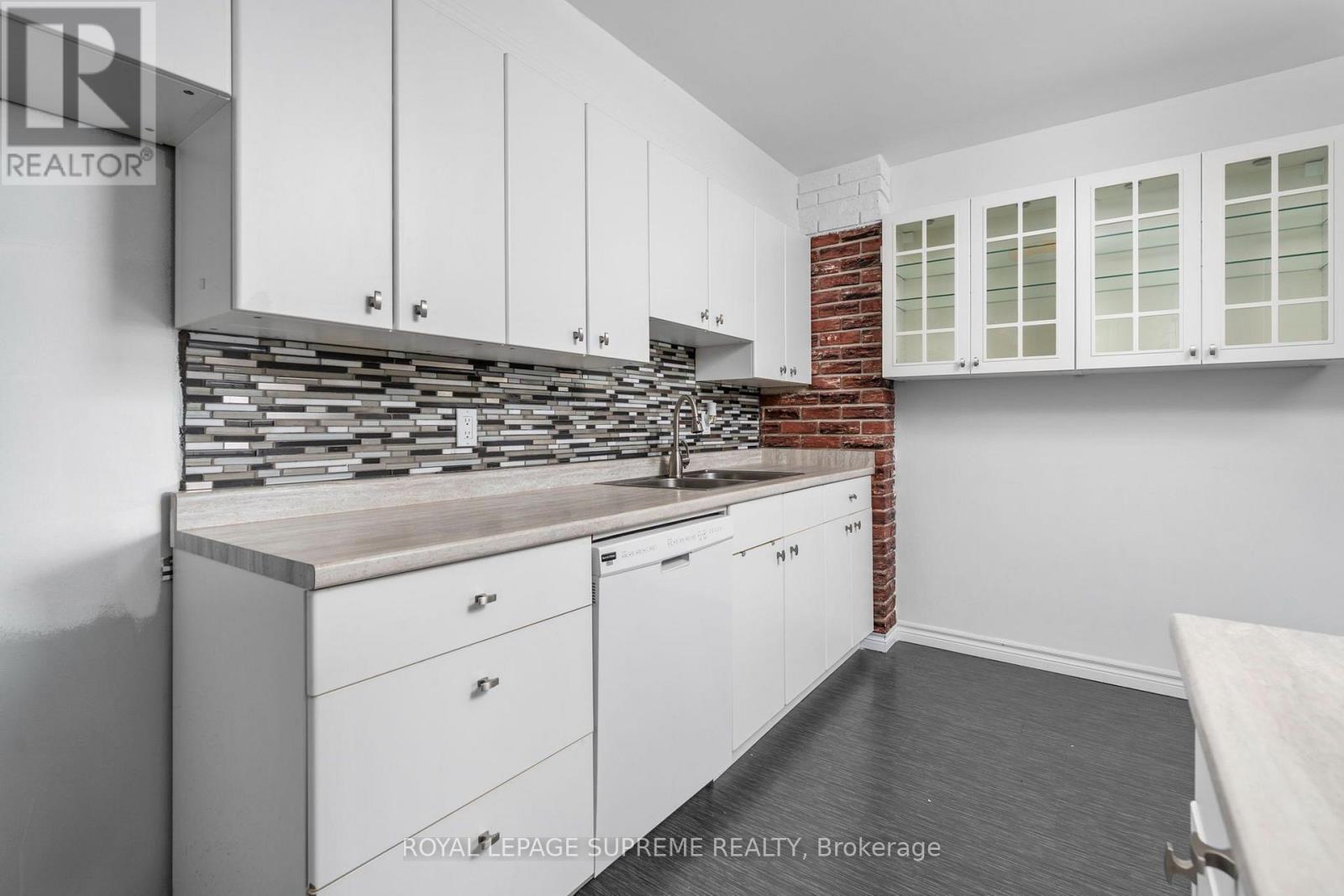 #2409 85 EMMETT AVENUE - 5