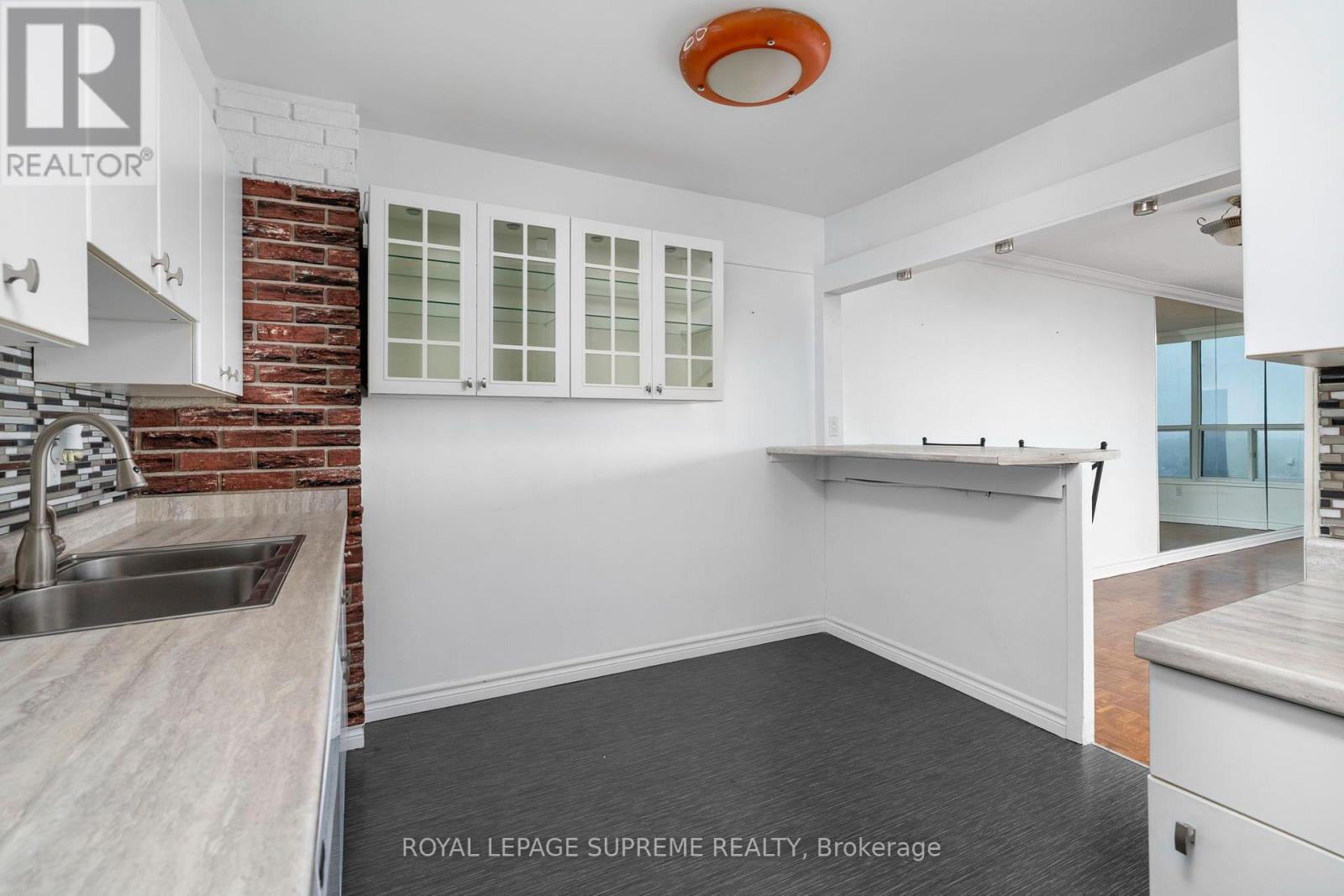 #2409 85 EMMETT AVENUE - 8