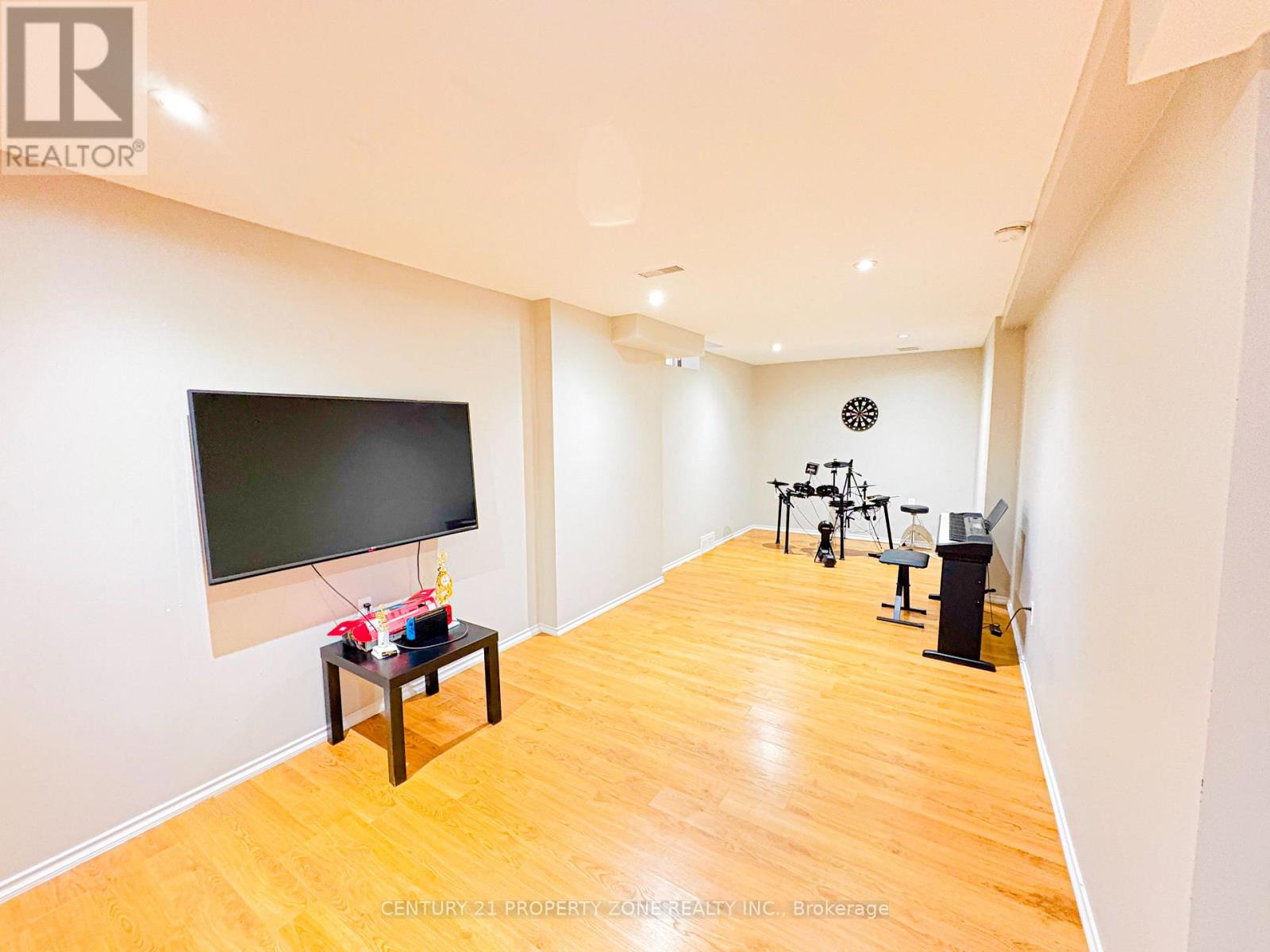 5456 PALMERSTON CRESCENT - 29