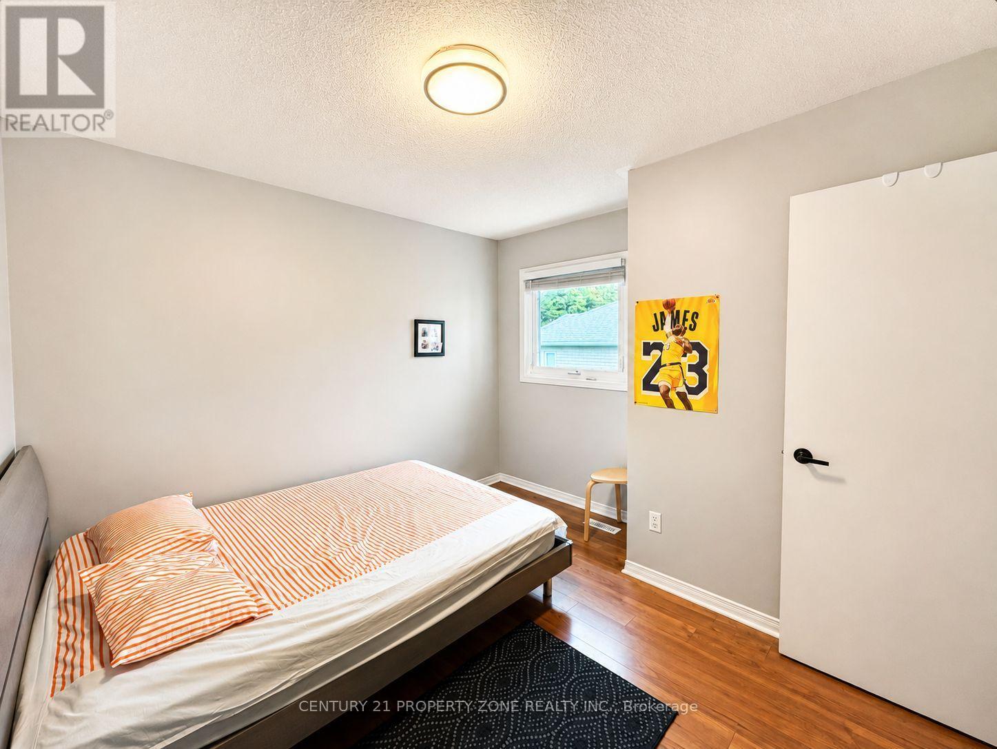 5456 PALMERSTON CRESCENT - 36