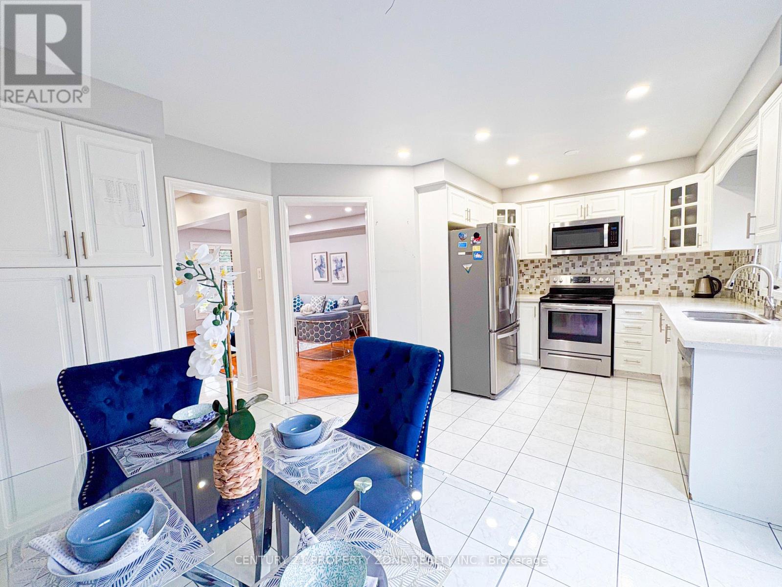 5456 PALMERSTON CRESCENT - 38