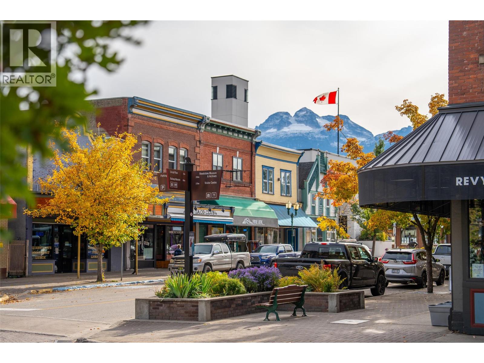 206 Mackenzie Avenue, Revelstoke, British Columbia, V0E2S0, Revelstoke, British Columbia — photo 5 of 5
