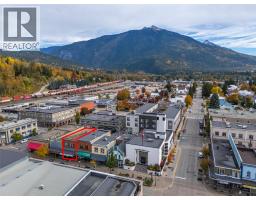 206 Mackenzie Avenue, Revelstoke, BC V0E2S0 Photo 6