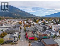 206 Mackenzie Avenue, Revelstoke, BC V0E2S0 Photo 8