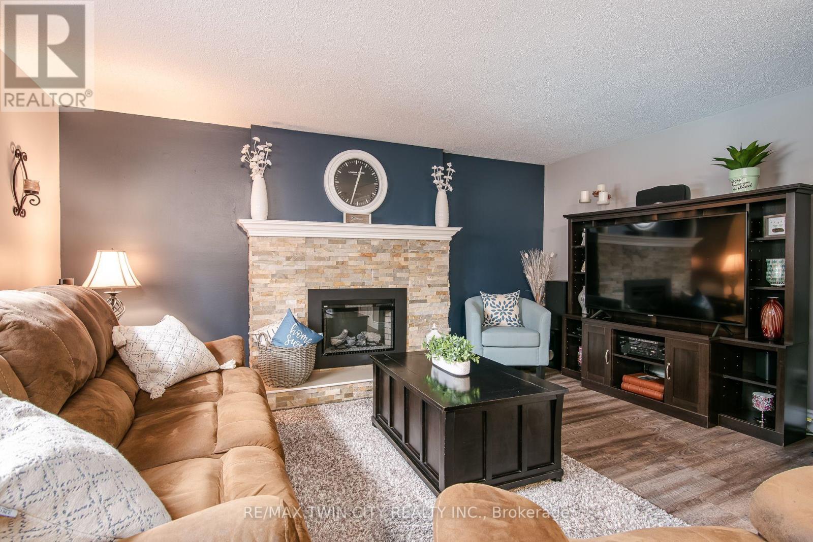 122 BIER CRESCENT - 16