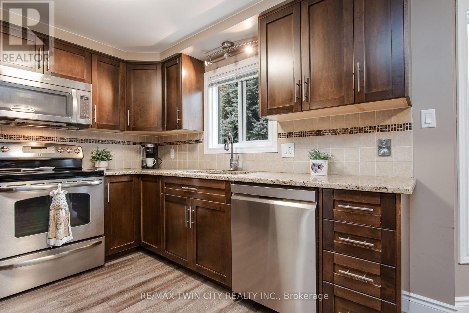 122 BIER CRESCENT - 18