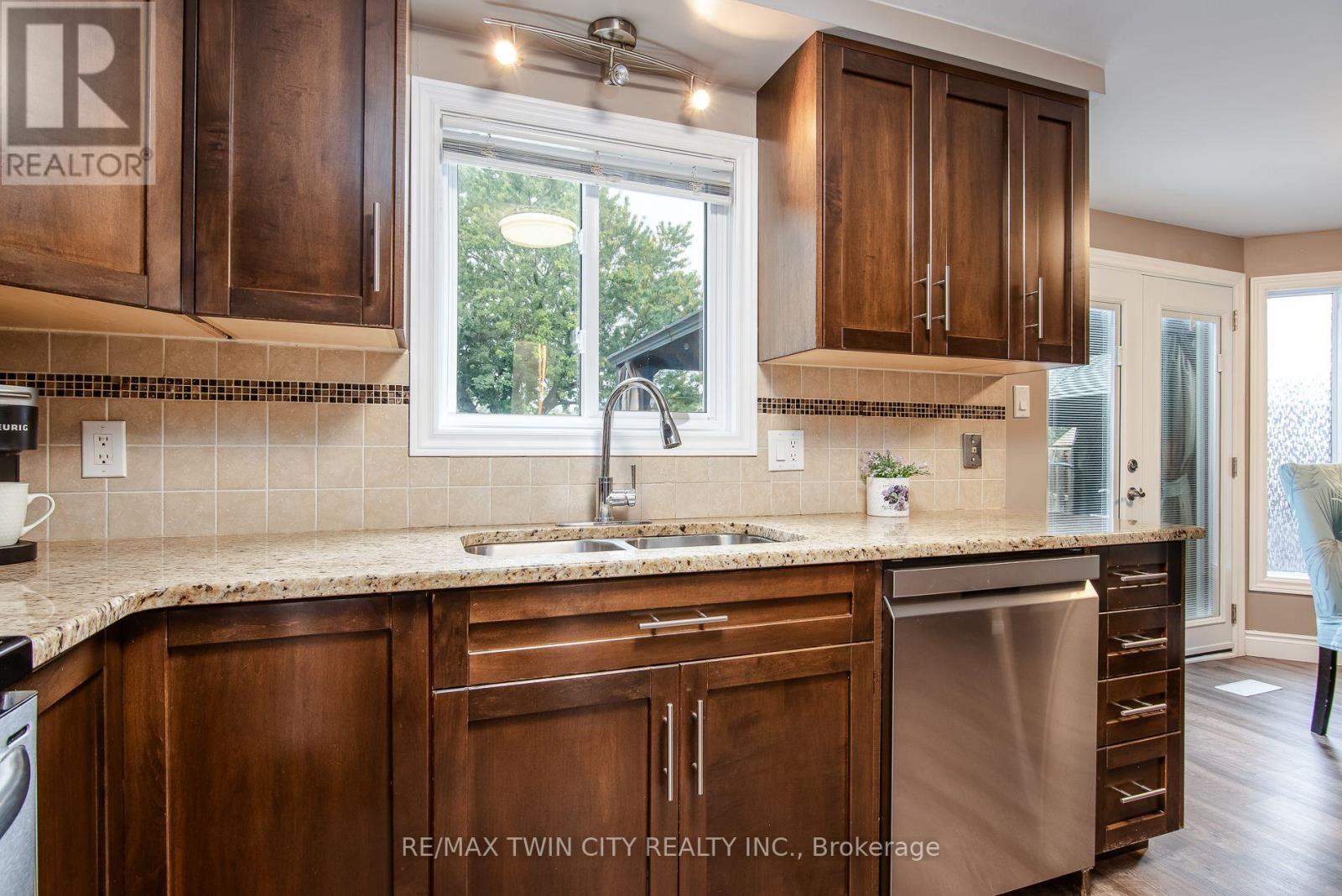 122 BIER CRESCENT - 21