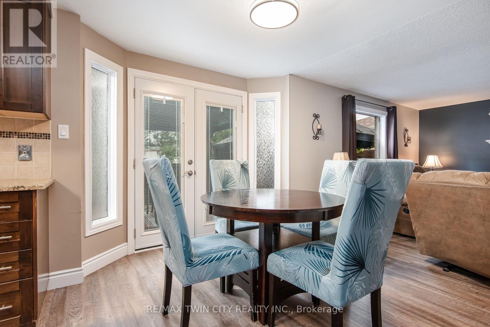 122 BIER CRESCENT - 23
