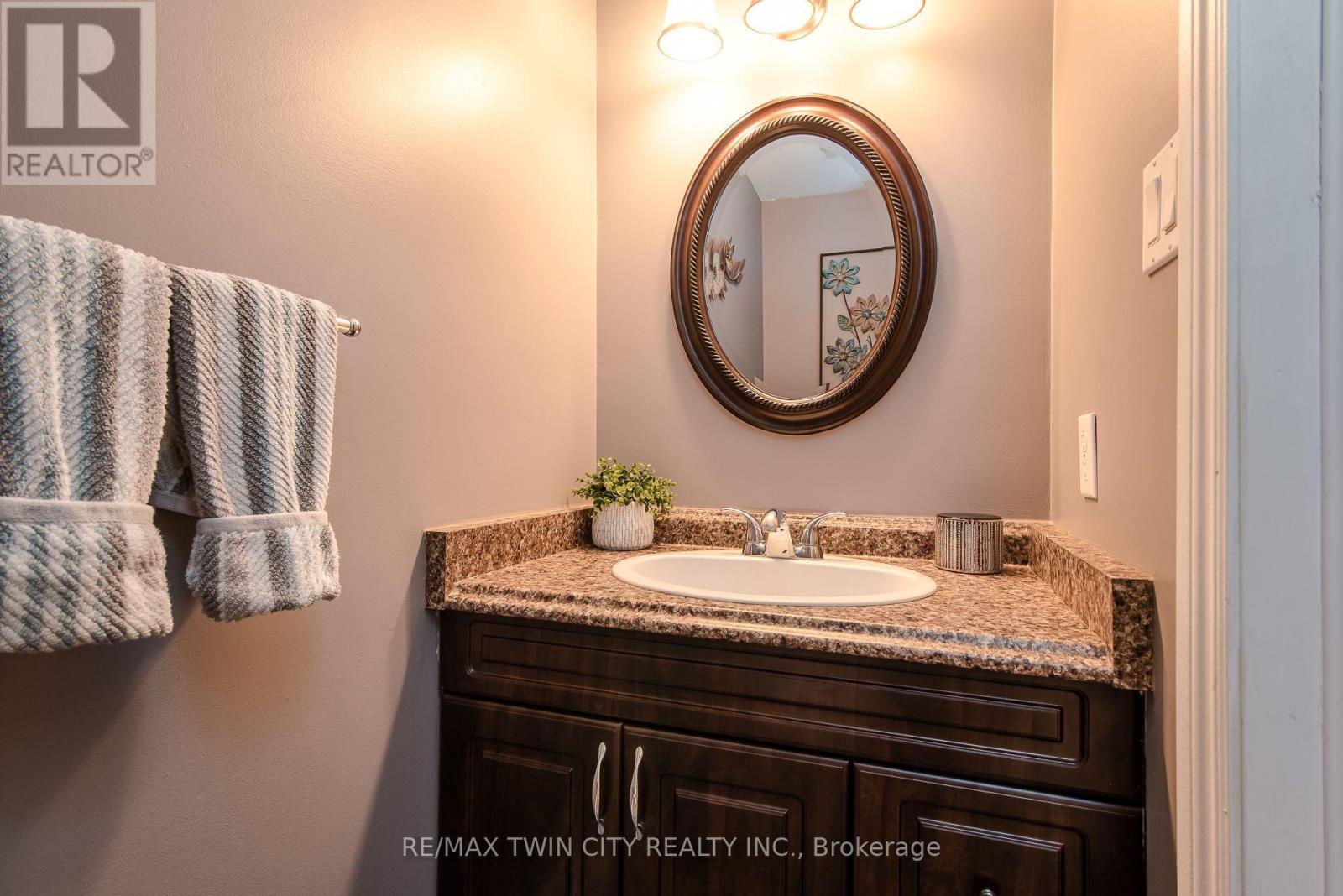 122 BIER CRESCENT - 24