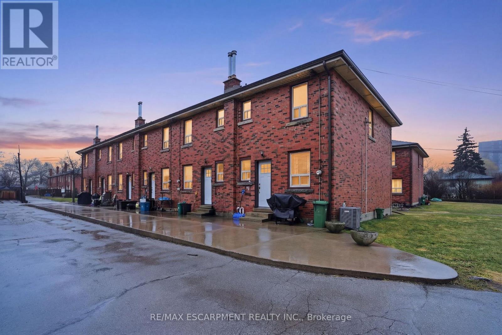 Photo of 424 East 42nd Street