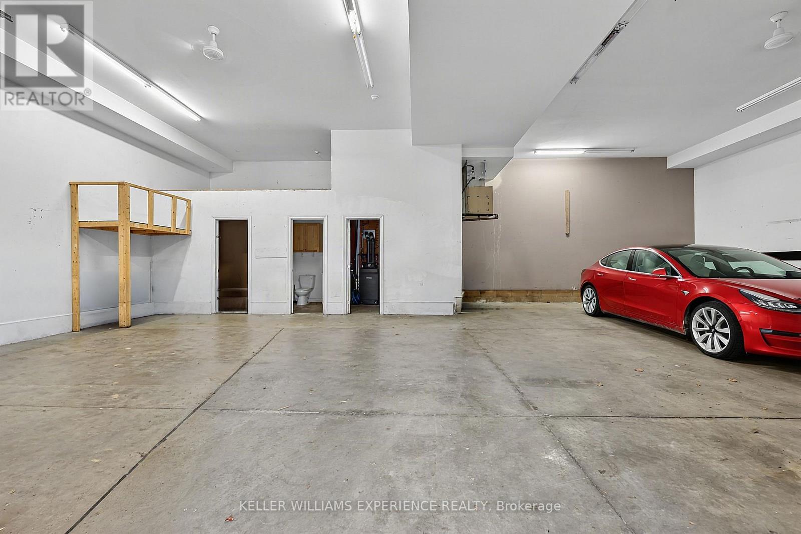 19 CENTRE STREET - Image 15