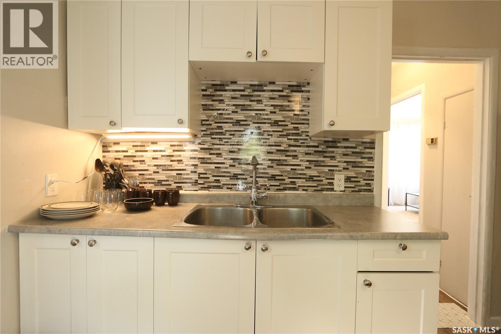 903 Robinson STREET - 11