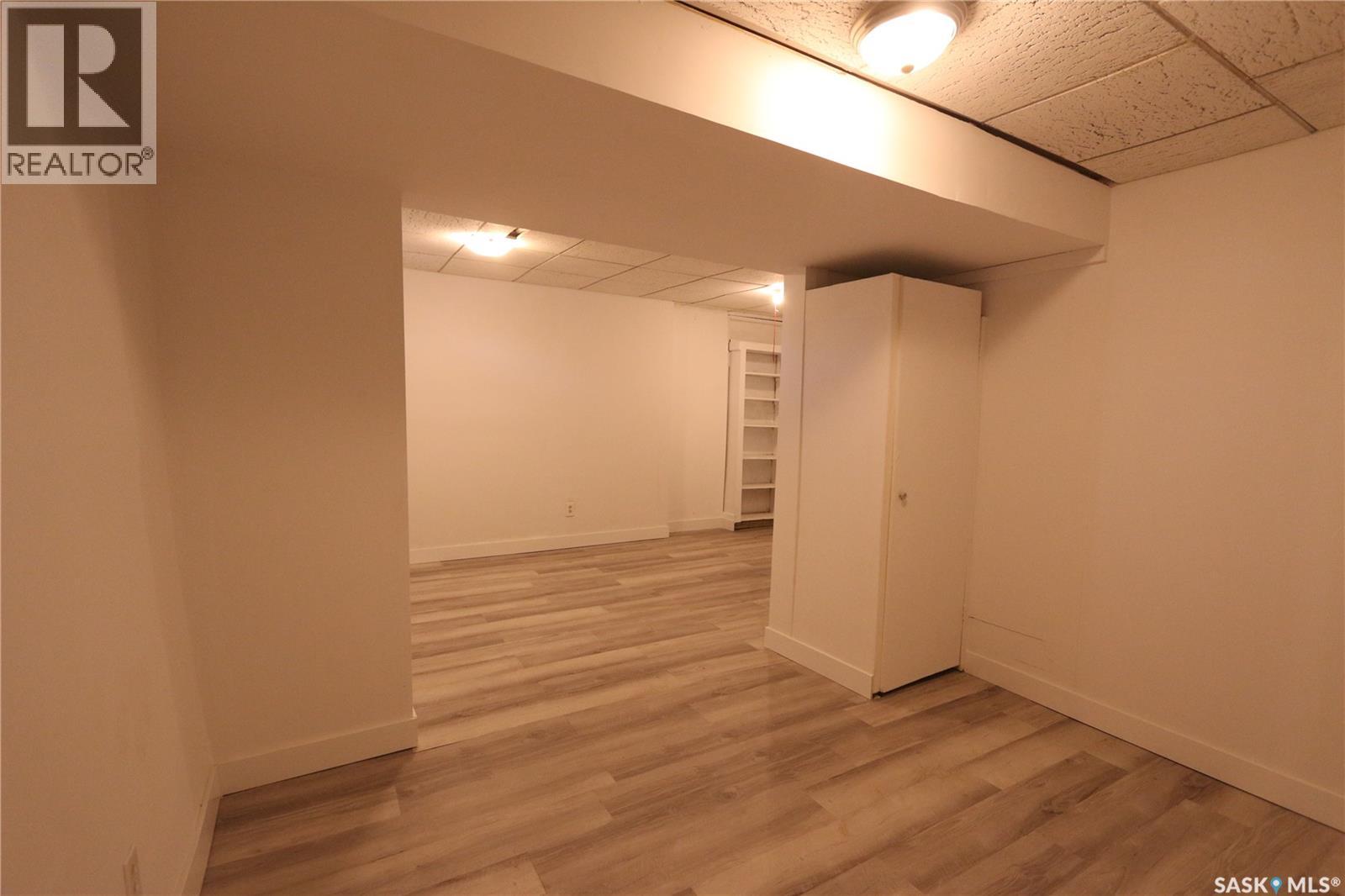 903 Robinson STREET - 34