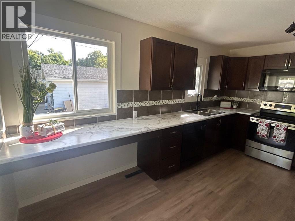 Listing photo – 5201 54 Avenue, Camrose