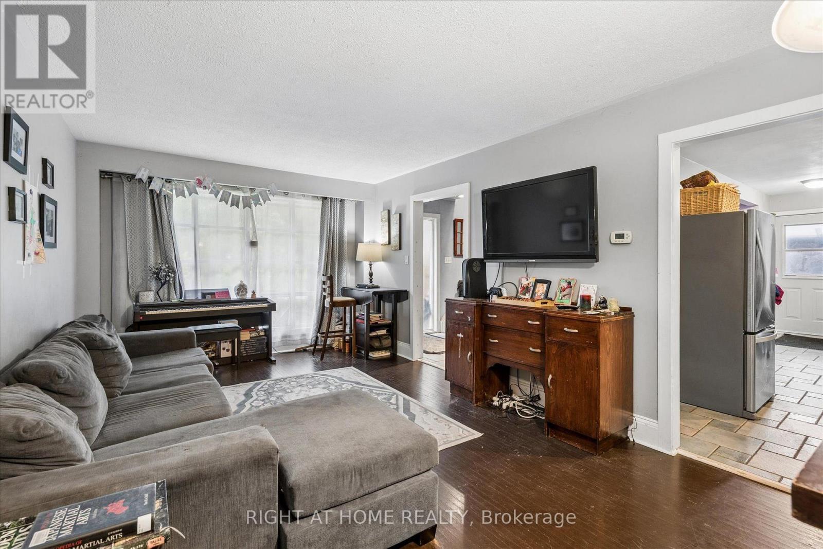 701 CENTRAL PARK BOULEVARD N - 6