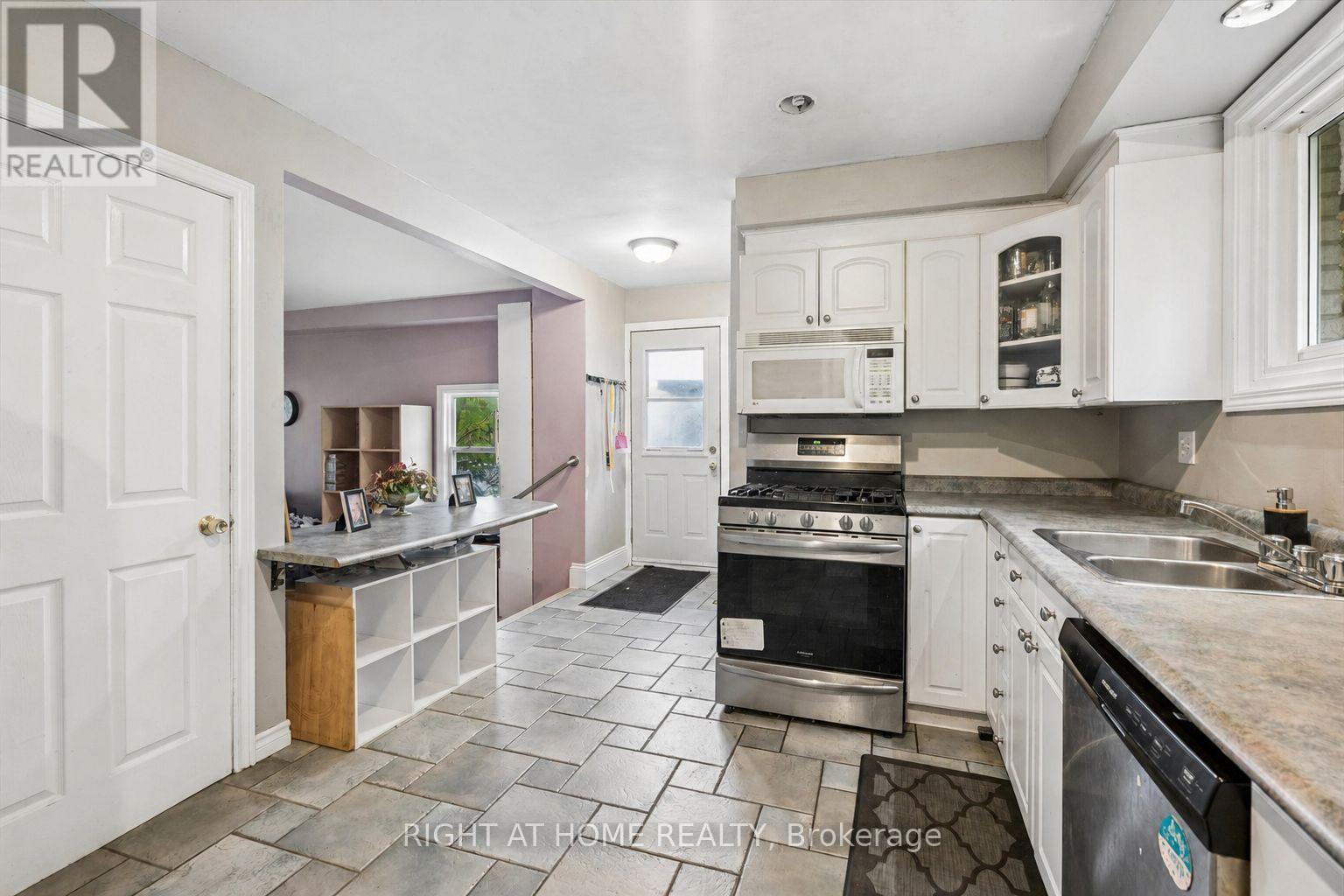 701 CENTRAL PARK BOULEVARD N - 9