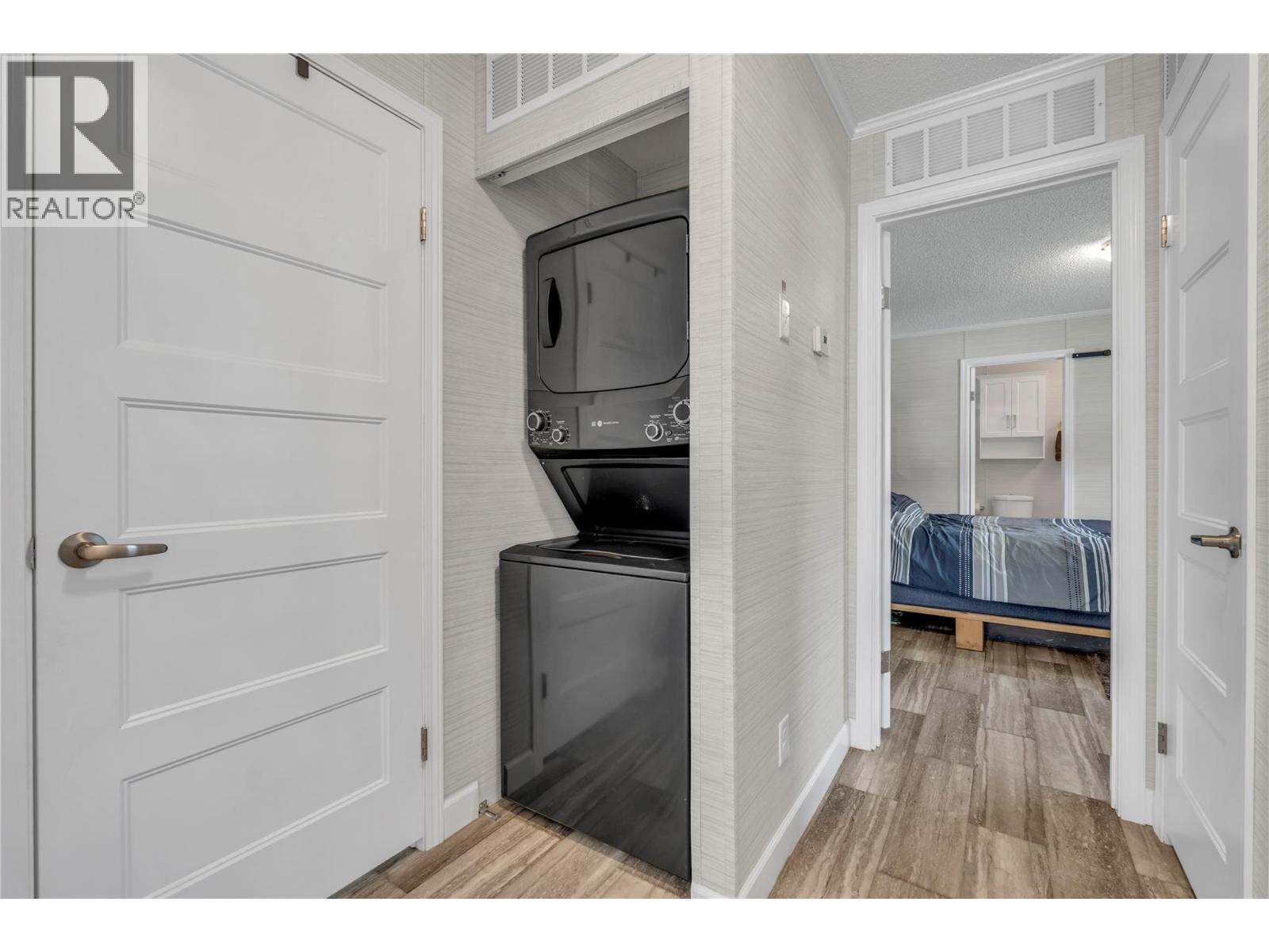 #33 473 Corina Ave - 17