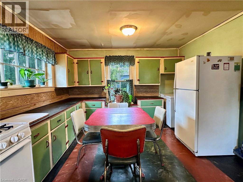 305 NORTH CAYUGA Street W - 18