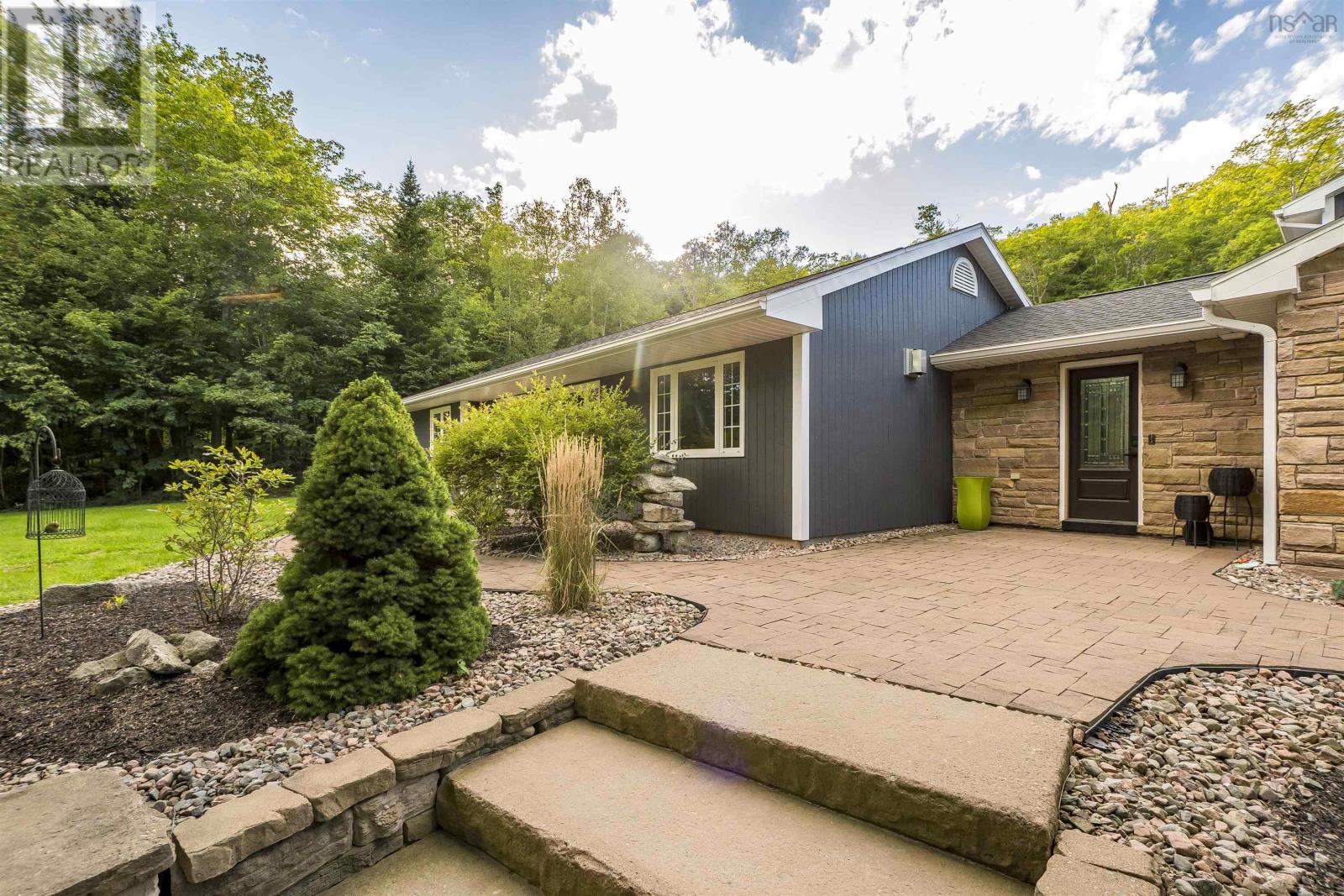 5 Confederation Avenue - Image 3