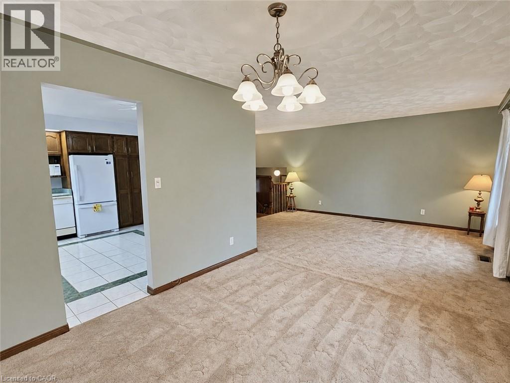 23 CHURCHILL Circle, Simcoe — photo 9