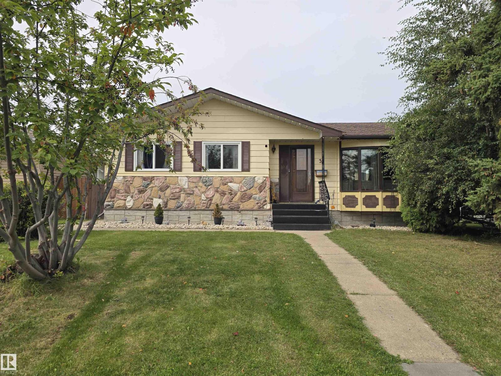 33 Athapaskan DR, Leduc, Alberta, T9E4E4