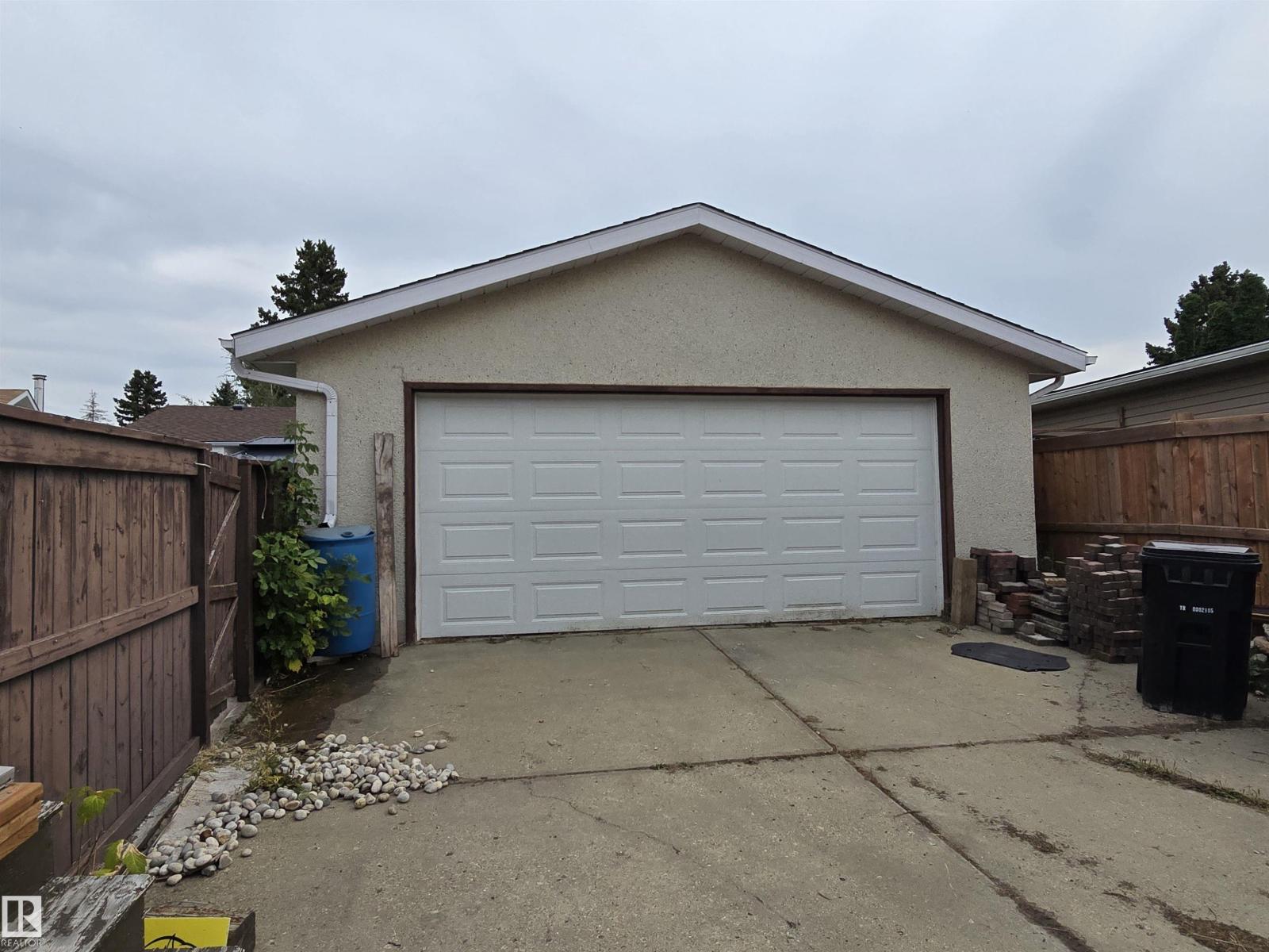 33 Athapaskan DR, Leduc, Alberta, T9E4E4, Leduc, Alberta — photo 2 of 5
