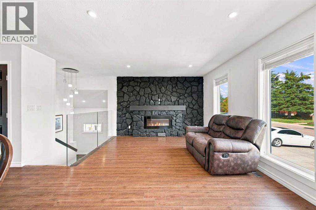 Listing photo – 16 Willow Street, Sylvan Lake