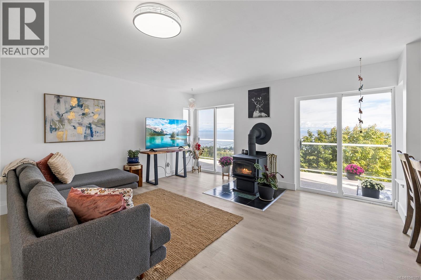 4975 Laguna Way - Image 8
