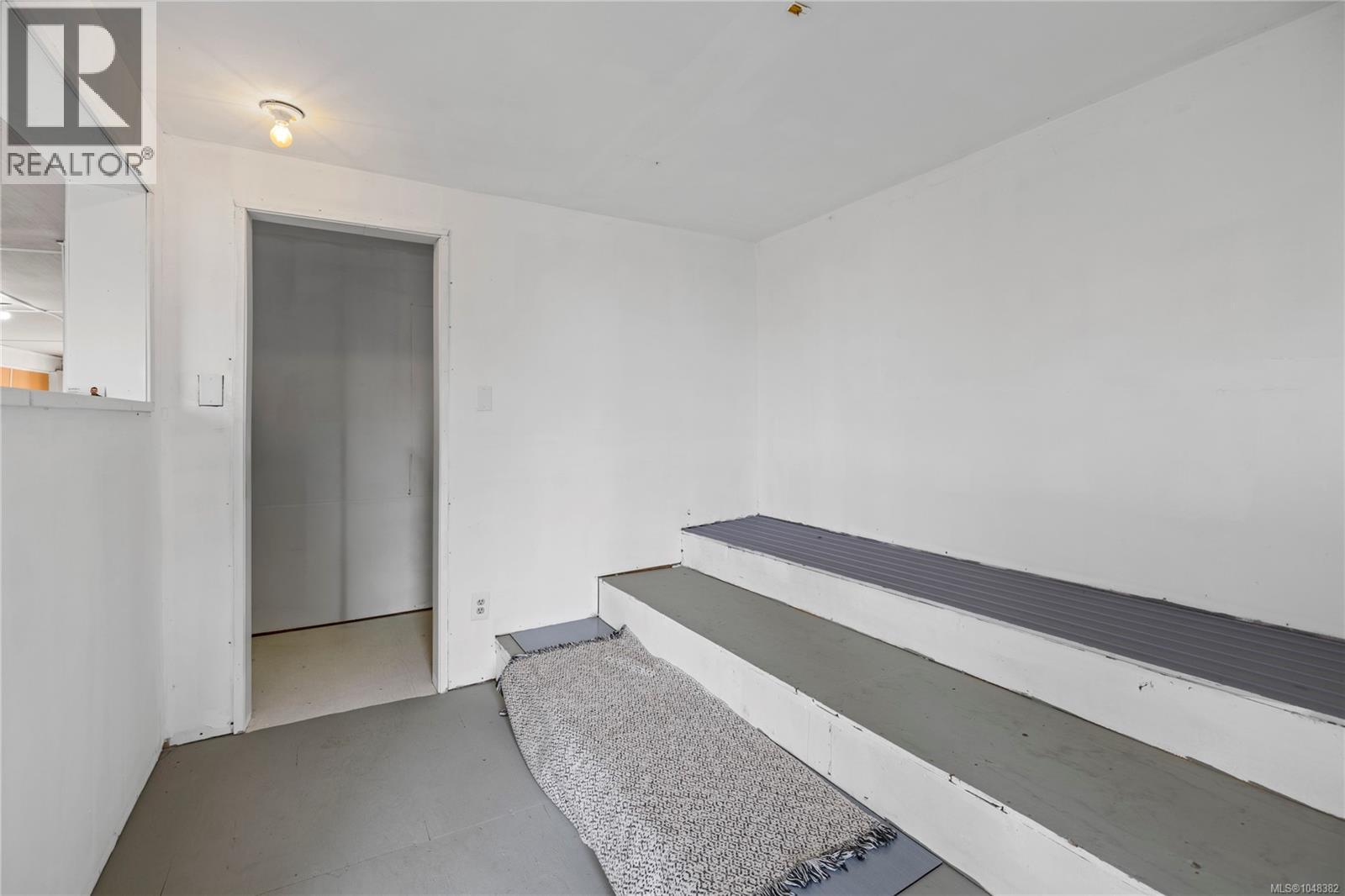 4975 Laguna Way - Image 51