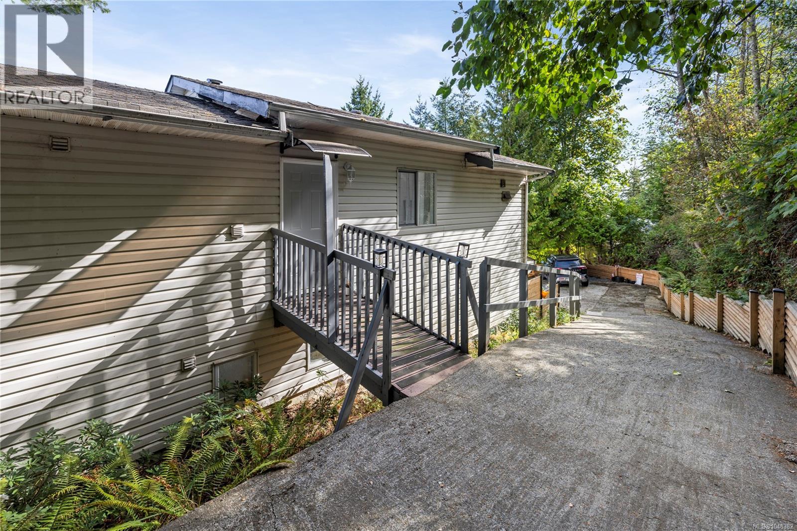 4975 Laguna Way - 33
