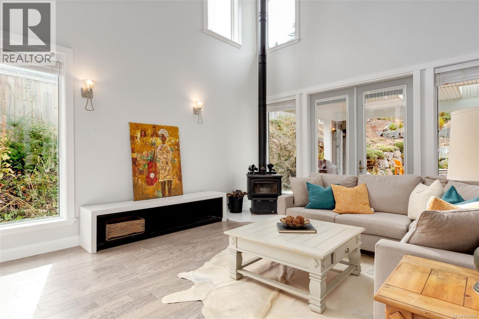 3112 Dolphin Dr - Image 9