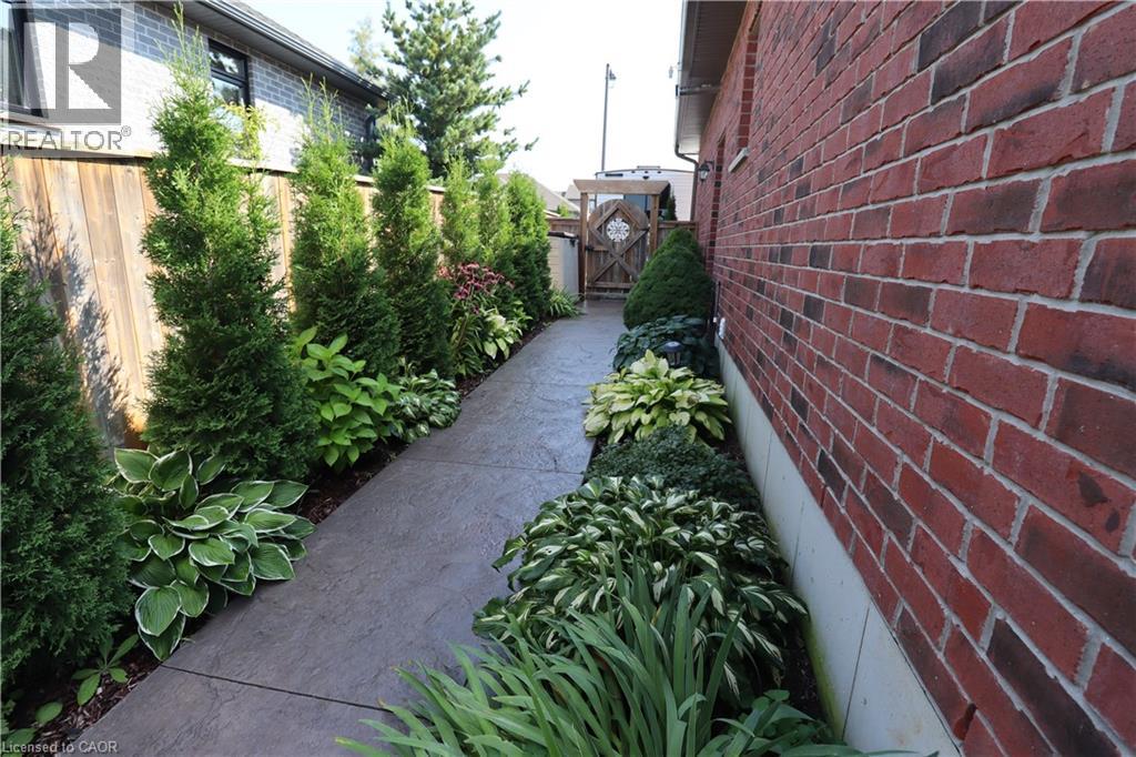 42 GRAYDON Drive - Image 40