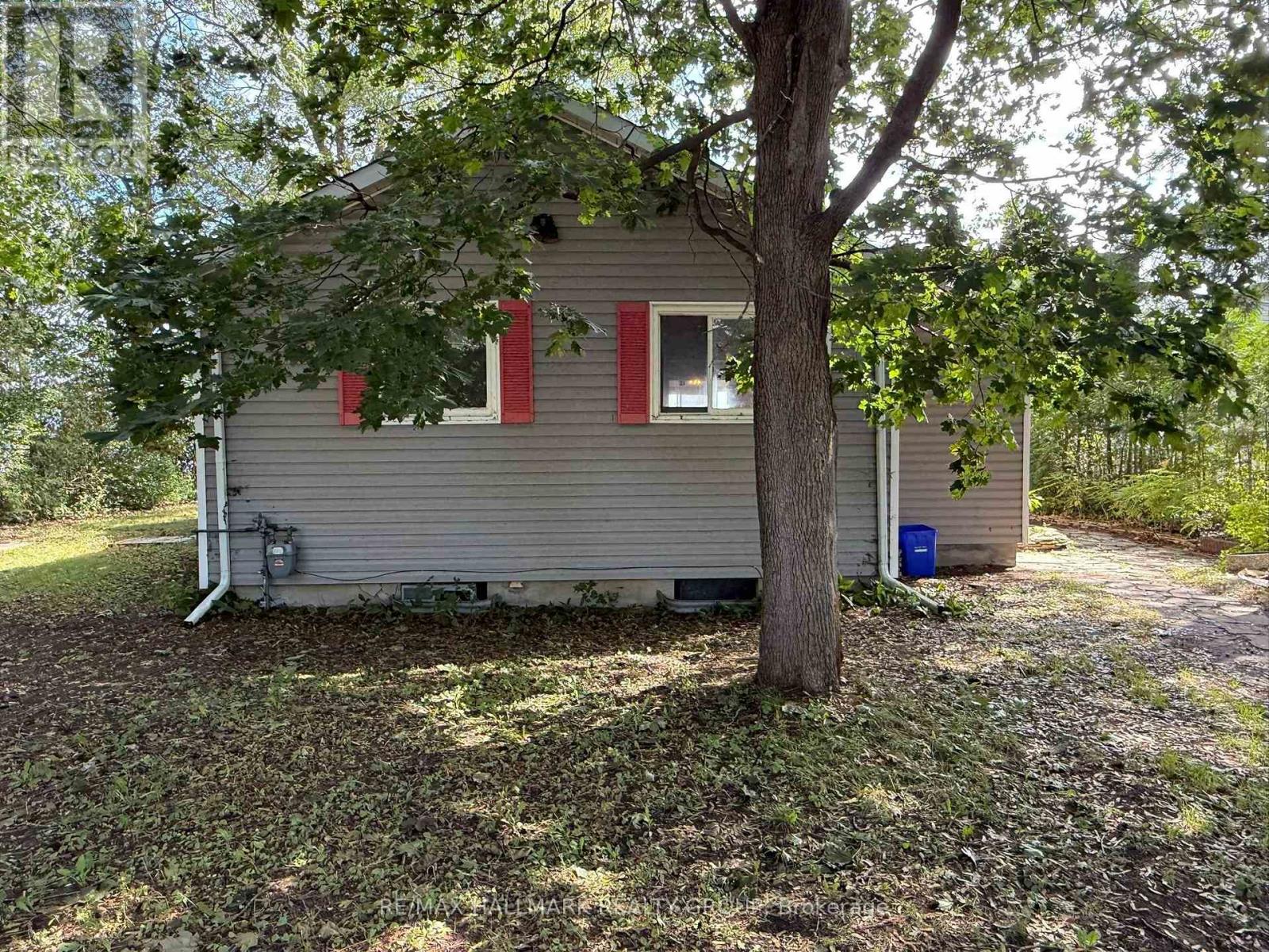 488 BAYVIEW DRIVE - 24