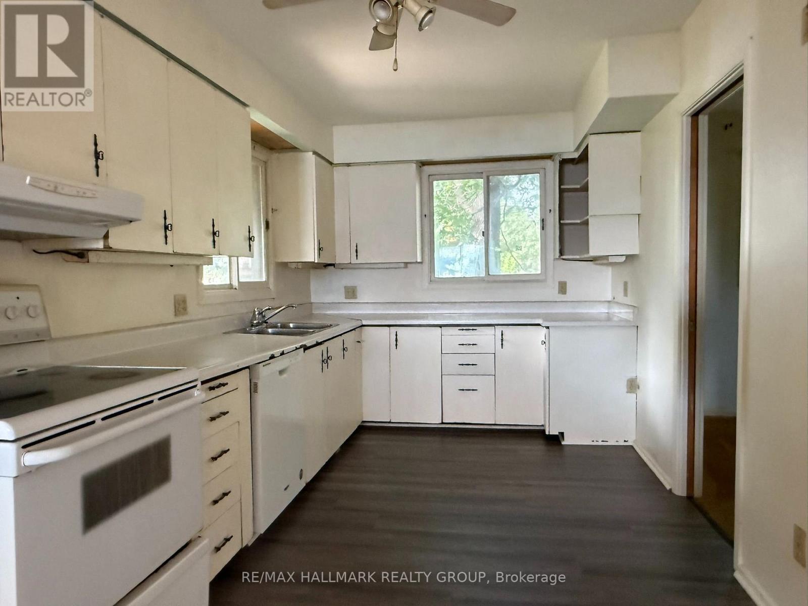 488 BAYVIEW DRIVE - 3