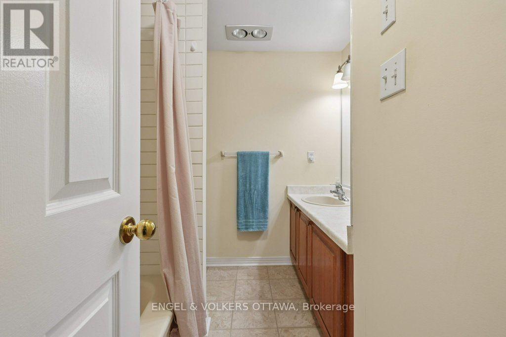 #4 535 HILSON AVENUE - 32